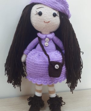 El Örgü İpek Bebek (Mor Elbiseli)